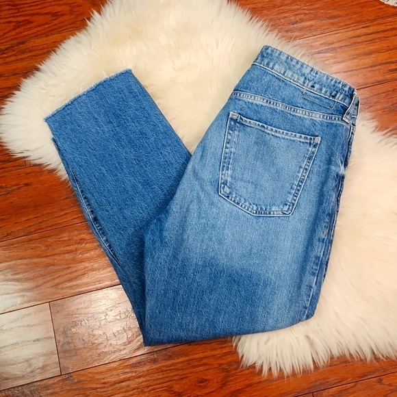 GAP Women's Casual Boyfriend Straight Leg Medium wash Jean's - Picture 2 of 7